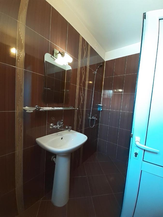 ברקוביצה Gelov Hotel מראה חיצוני תמונה